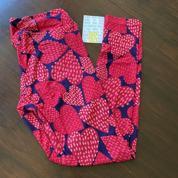 LuLaRoe Pants - LuLaRoe Valentines OS legging NEW in the package